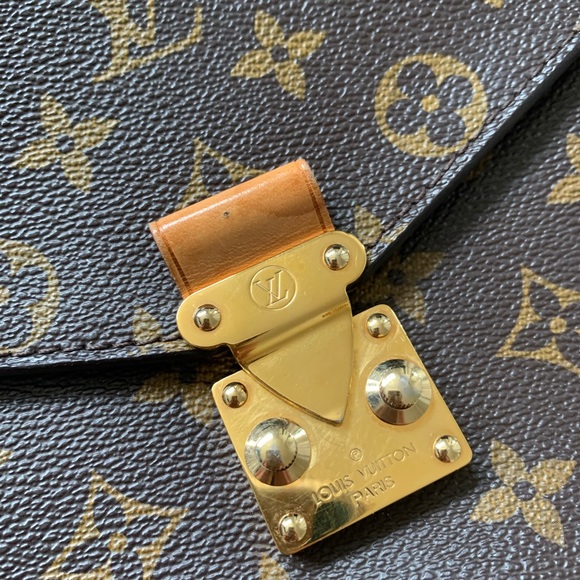 Louis Vuitton - Picture 3 of 8